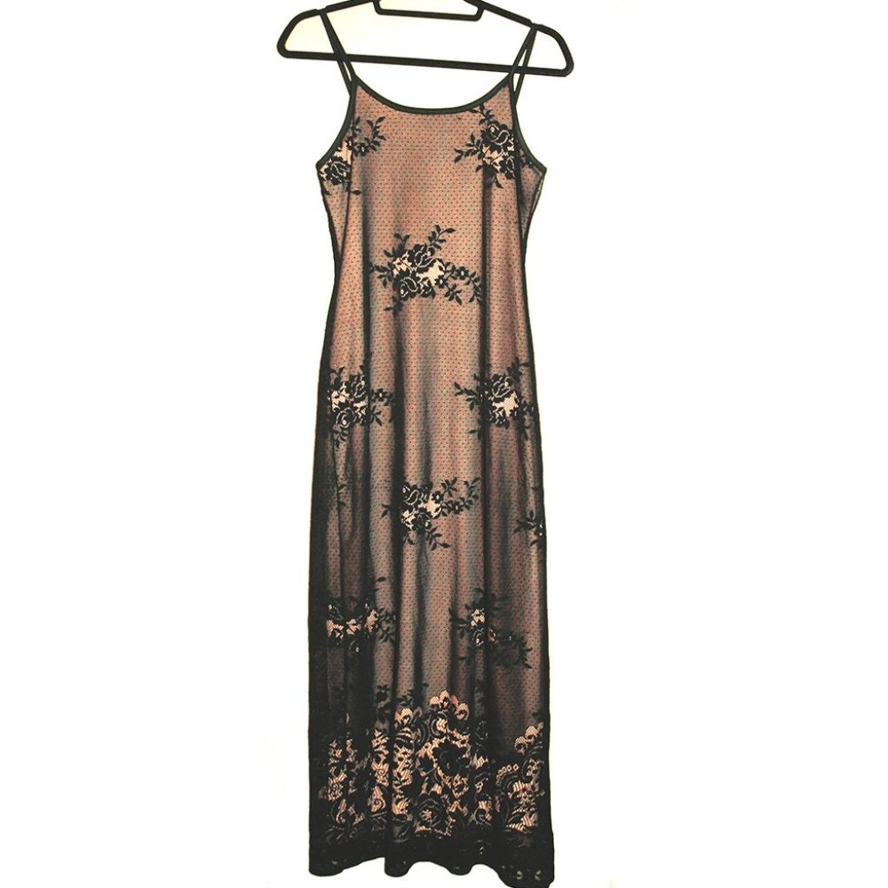 Le Chateau Lace with nude underlay